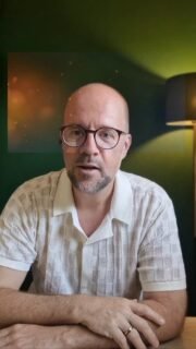 Veel mensen vragen mij hoe ik mij voorbereid op een reading in de Akasha Kronieken.
In deze video geef ik een klein kijkje achter de schermen.
Heb je zelf een vraag hierover? Laat het gerust weten hieronder.
annah.org
#akashakronieken #akashicrecords #spiritualgrowth #channeling #bewustzijn annah