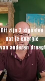 Soms denk je dat er iets 'mis' is met jou…
maar in werkelijkheid voel je gewoon méér dan de meeste mensen.

Je pikt energie op.
Je voelt wat er onder de oppervlakte speelt.

En als je daar nog niet bewust mee omgaat,
kan het voelen alsof alles van jou is.

✨ Maar dat is het niet.

Herken je dit?

Dan is het misschien tijd om weer terug te gaan naar jezelf.

.
.

#energievoelen #hooggevoelig #akashakronieken  #AnNah #intuïtie