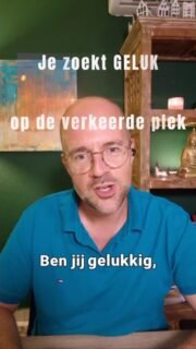 Geluk is een gevoel.
Niet iets wat je vindt, maar iets wat je toelaat.
En hoe meer je het voelt…
hoe meer het groeit.
Sta jij jezelf dat al toe?
✨