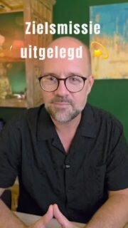 Wat is mijn zielsmissie?
Het is zonder twijfel één van de meest gestelde vragen tijdens mijn sessies.
Veel mensen denken dat een zielsmissie iets groots moet zijn. Een bijzondere baan, een groot bedrijf of duizenden mensen helpen.
Maar vaak is een zielsmissie veel dichterbij dan je denkt.
In deze video leg ik uit waarom je zielsmissie meestal begint bij je eigen groei, de lessen die je mag leren en steeds meer jezelf durven zijn.
#AkashaKronieken
#Reading
#SpiritueleOntwikkeling
#Bewustwording
#Nederland