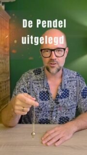 Hoe werkt een pendel eigenlijk? ✨ In dit eerste deel neem ik je mee in de basis. Vragen of helderheid opzoeken begint hier...
Kijk je mee?
#Pendelen
#Spiritualiteit
#EnergetischeWerk